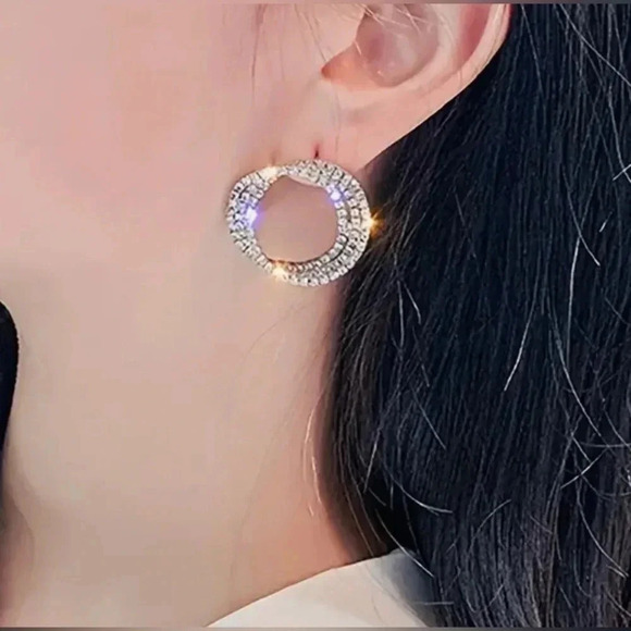 NWOT Layer Zircon Silver-Plated Hoop Earrings - Picture 3 of 5